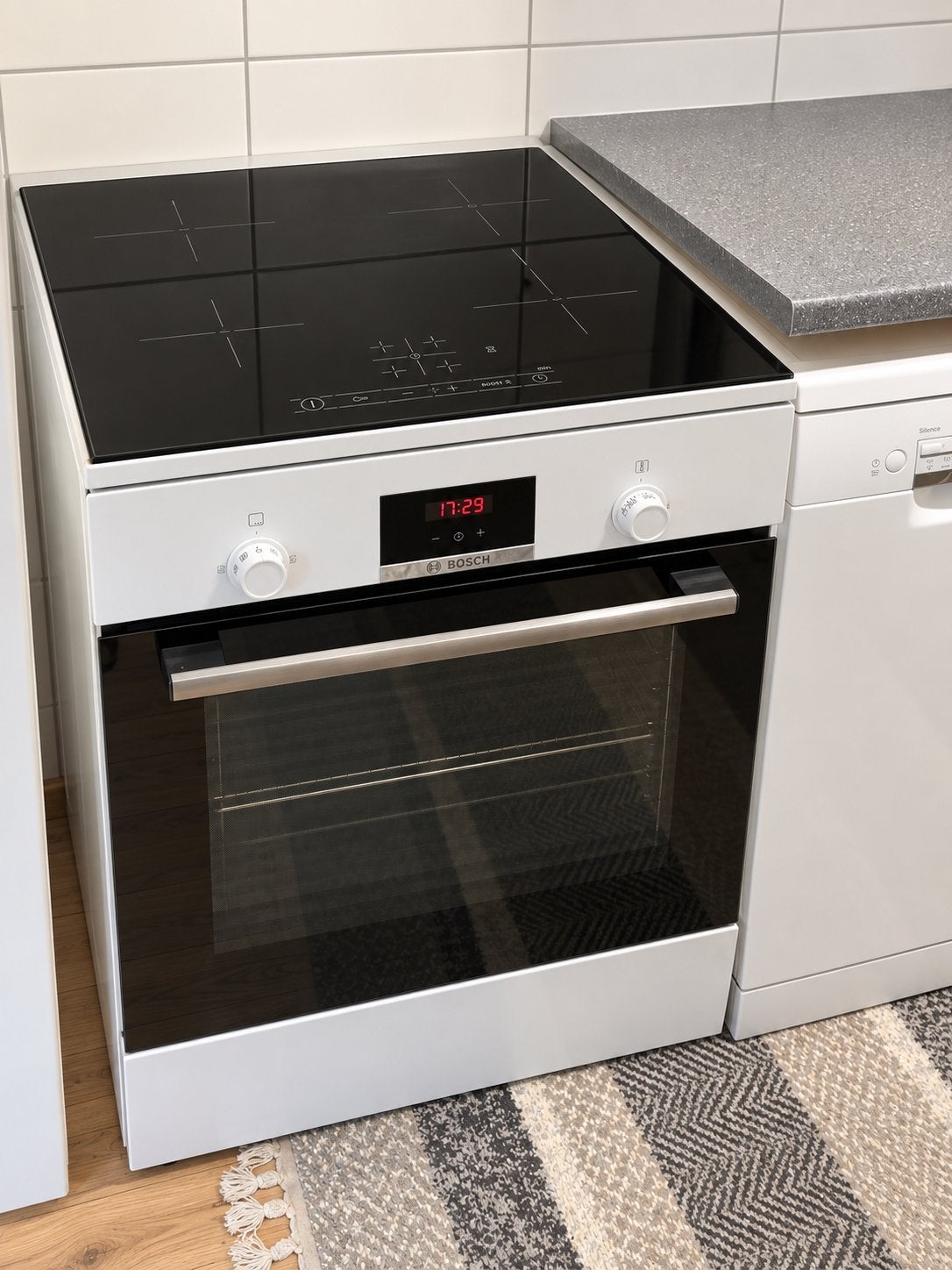 Bosch Vrijstaand Inductie Fornuis met Oven - Zo goed als nie, Witgoed en Apparatuur, Ophalen, Hete lucht, 4 kookzones, Zo goed als nieuw