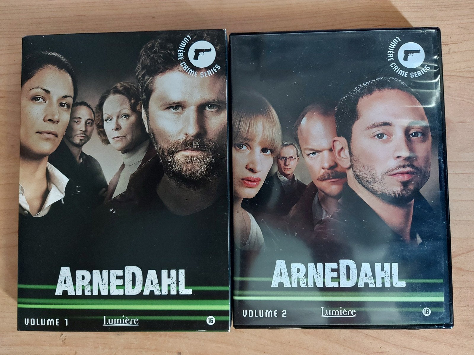 Arne Dahl Volume 1 en 2, Alle leeftijden, Ophalen of Verzenden, Zo goed als nieuw, Komedie