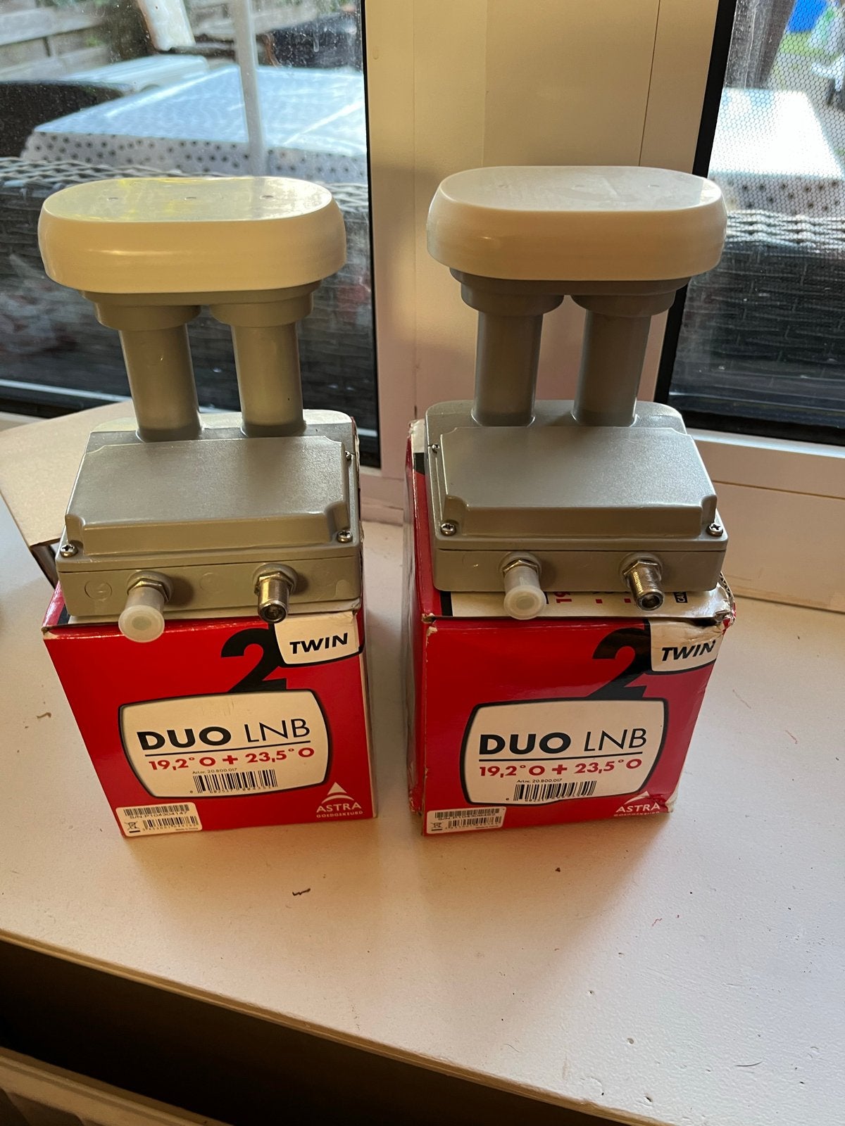 2 Stuks Nieuwe Duo LNB 19.2 + 23.5 Twin voor schotelantenne, Audio, Tv en Foto, Ophalen, Nieuw, (Schotel)antenne, Overige merken