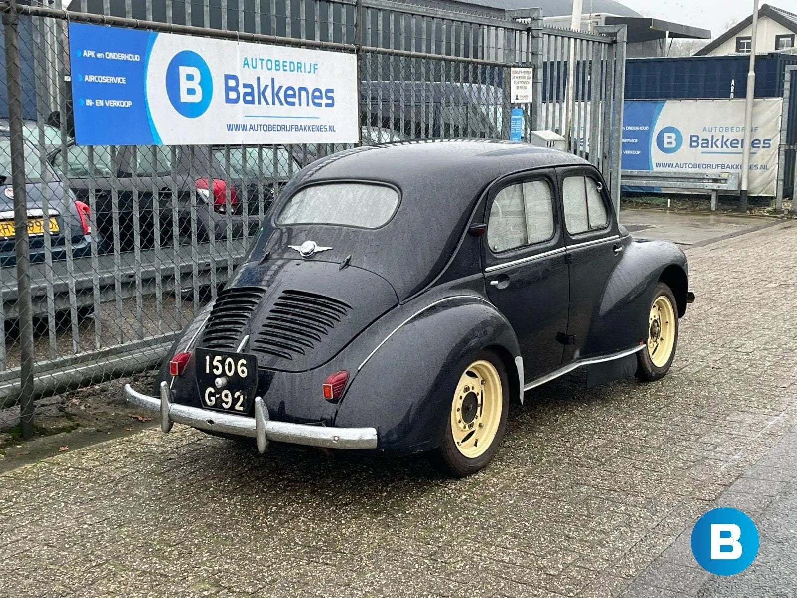 Renault 4 CV | Schuurvondst | Barnfind | 1954, Auto's, Stof, Gebruikt, Zwart, 4 cilinders