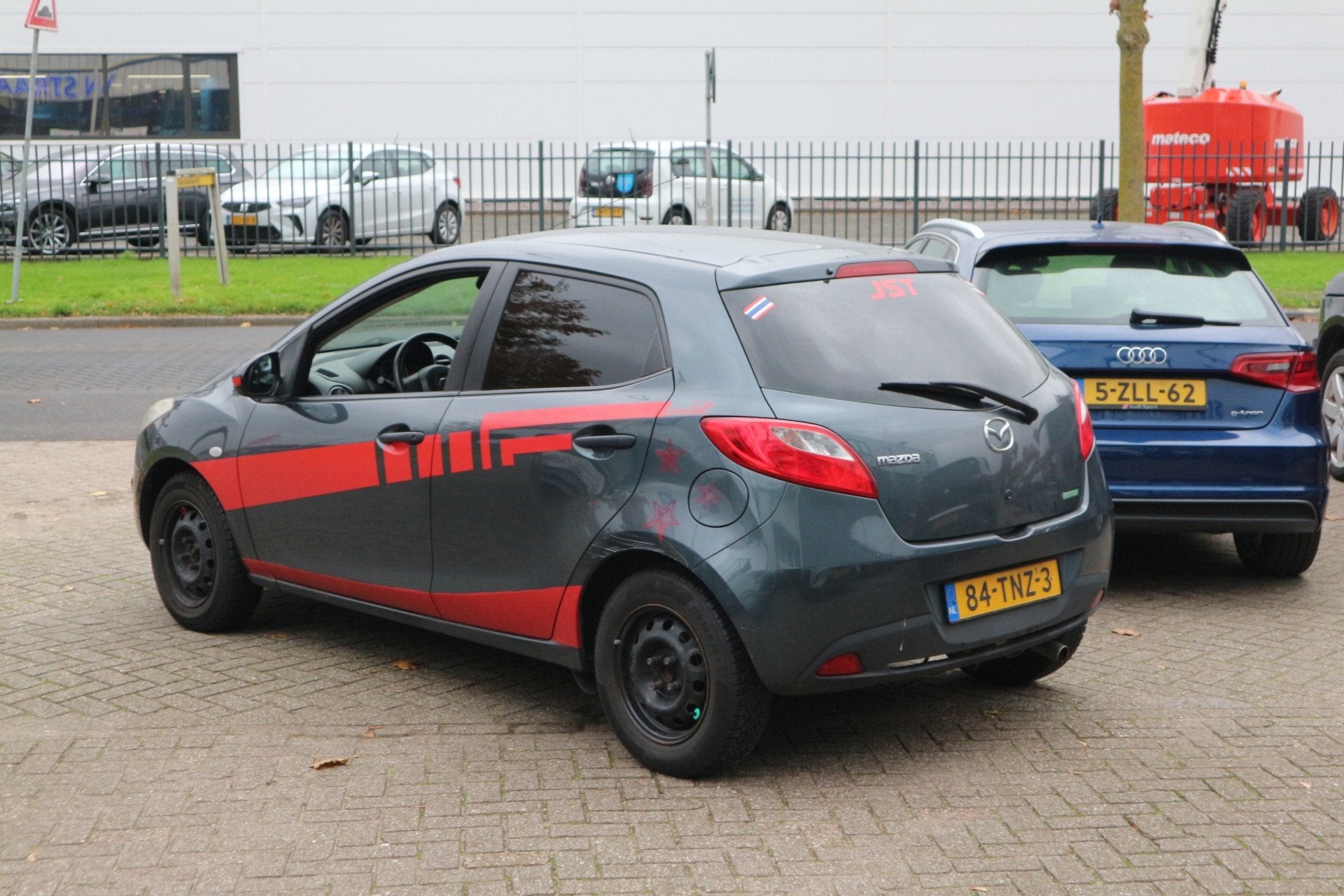 Mazda 2 1.3 BIFUEL Cool / LPG / APK 2027 / CLIMA / LEES TEKS, Auto's, Voorwielaandrijving, Euro 5, Gebruikt, 31 €/maand