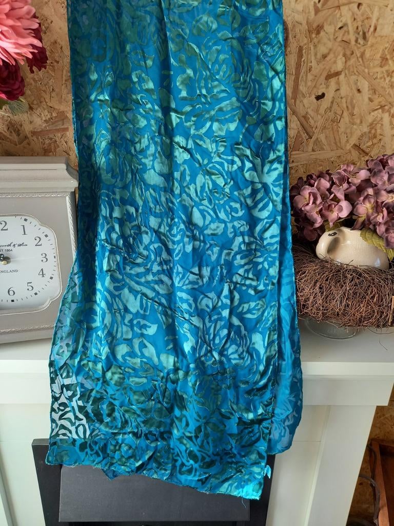 w16 Blauwe sjaal met groen patroon, Ophalen of Verzenden, Zo goed als nieuw, Maat 46/48 (XL) of groter, Sjaal