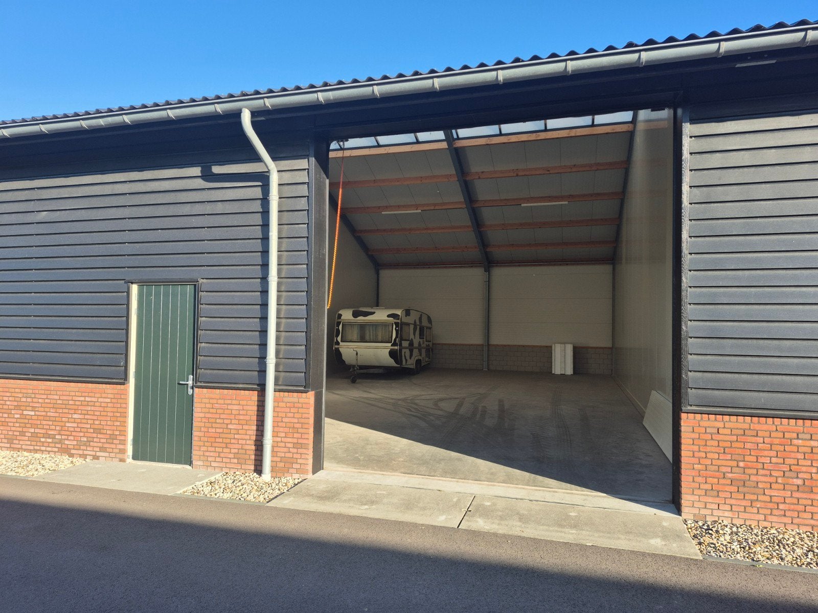 Te huur - bedrijfsruimte / bedrijfsopslag / stallingsruimte, 180 m², Huur, Opslag of Loods