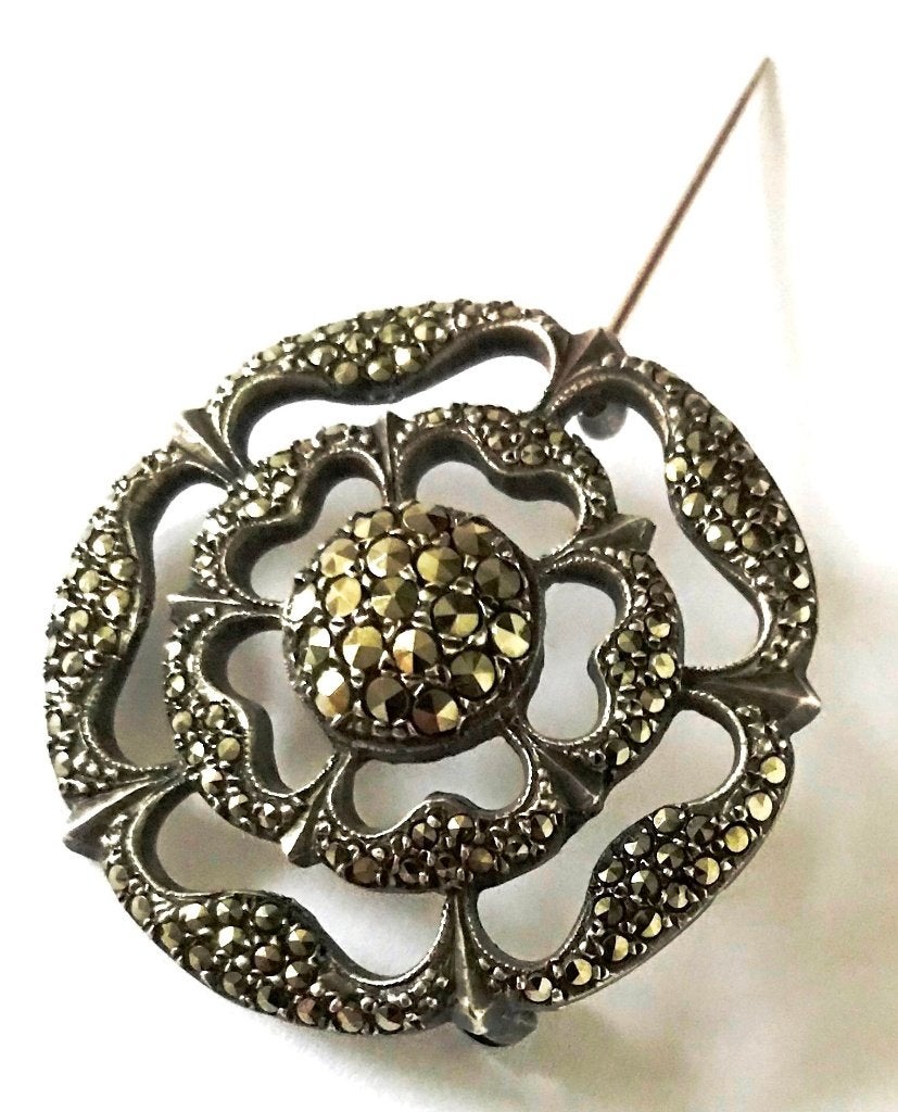 Antieke, zilveren broche volledig bezet met markasietjes, Verzenden, Zilver, Broche
