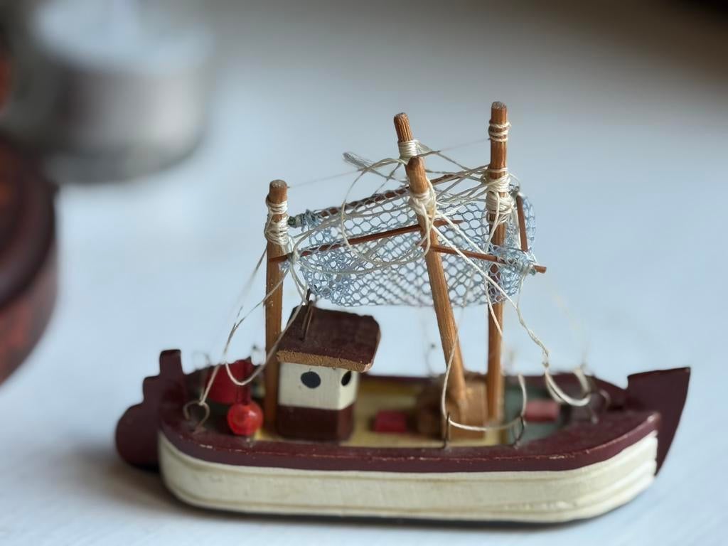 Antiek-oud  ,Vissersbootje, van hout gemaakt, Antiek en Kunst, Antiek | Speelgoed, Ophalen of Verzenden