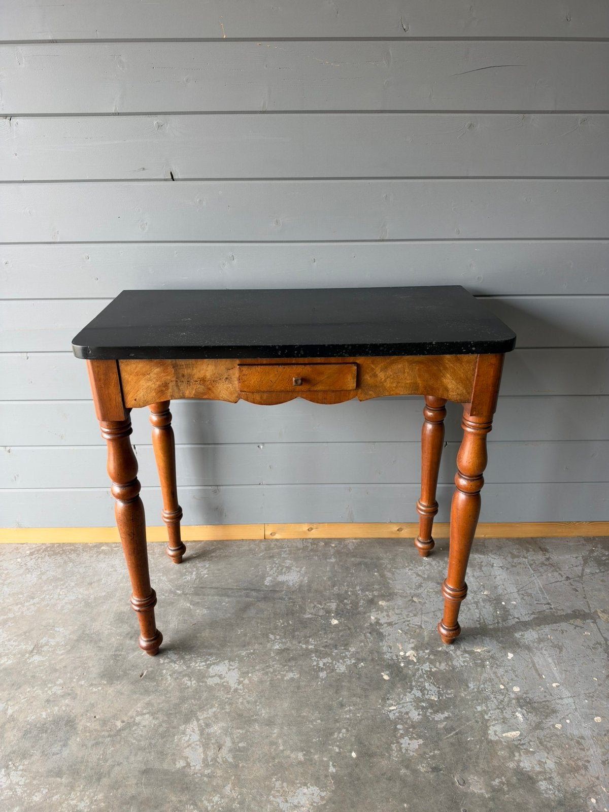 Wand tafel met marmer blad, Ophalen