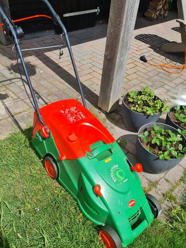 Elektrische grasmaaier Gashendel defect, Tuin en Terras, Grasmaaiers, Gebruikt, Elektrische grasmaaier, 30 t/m 39 cm, Brill