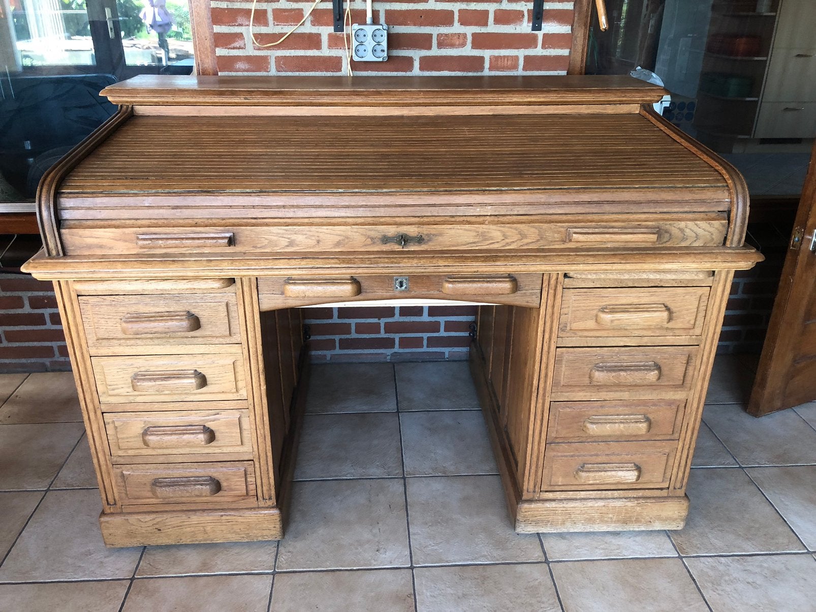 Antiek bureau, Ophalen