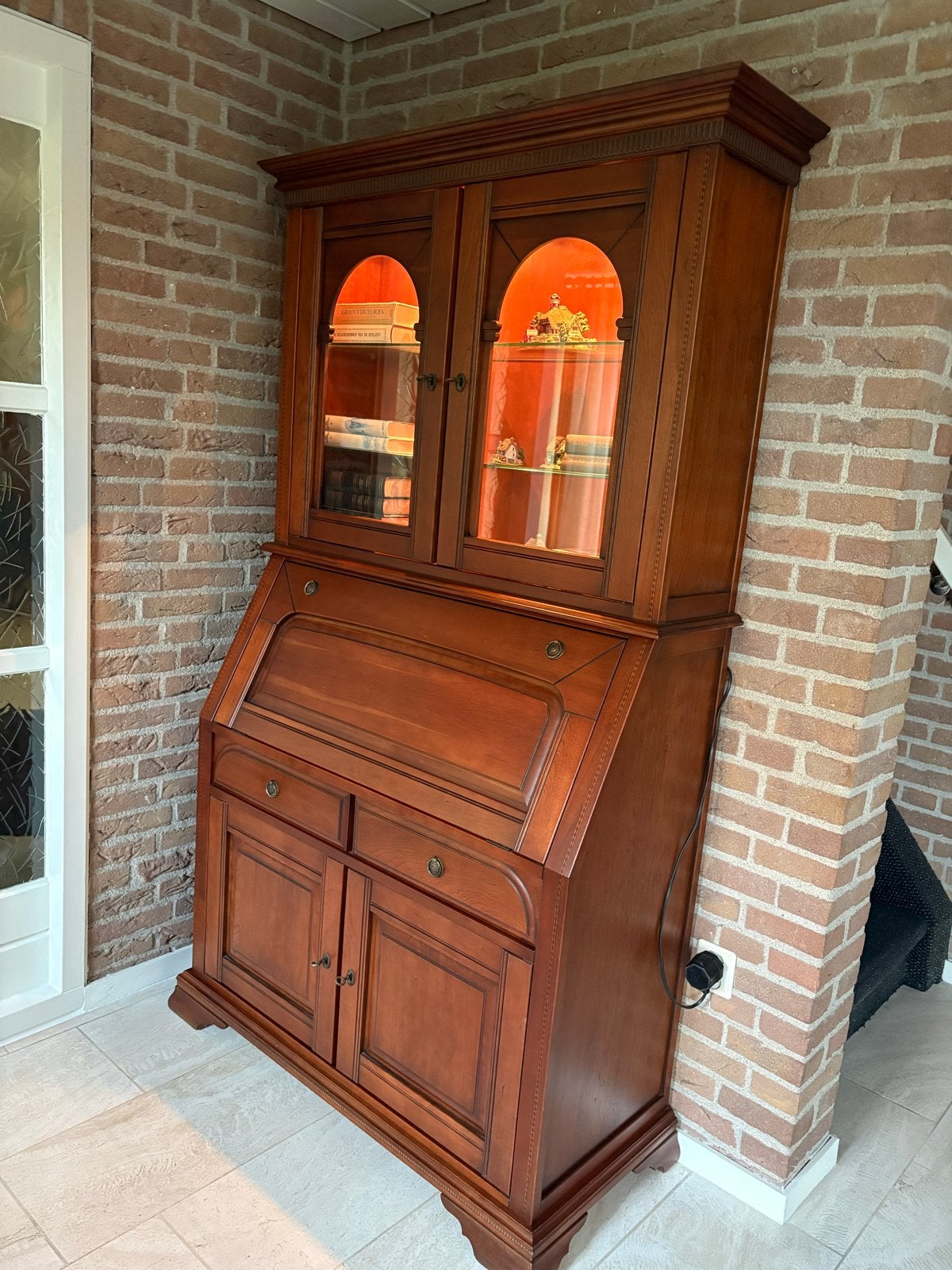 Klassiek secretaire met vitrinekast, Ophalen, Zo goed als nieuw