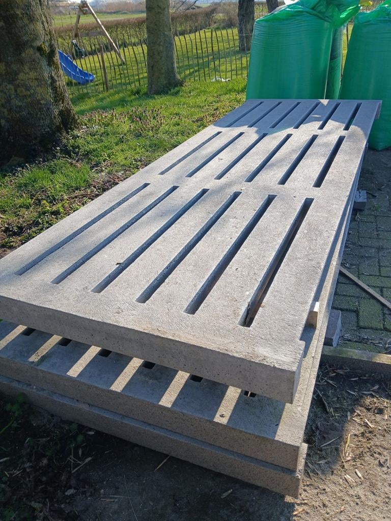 Betonrooster 300x110, Ophalen, Nieuw