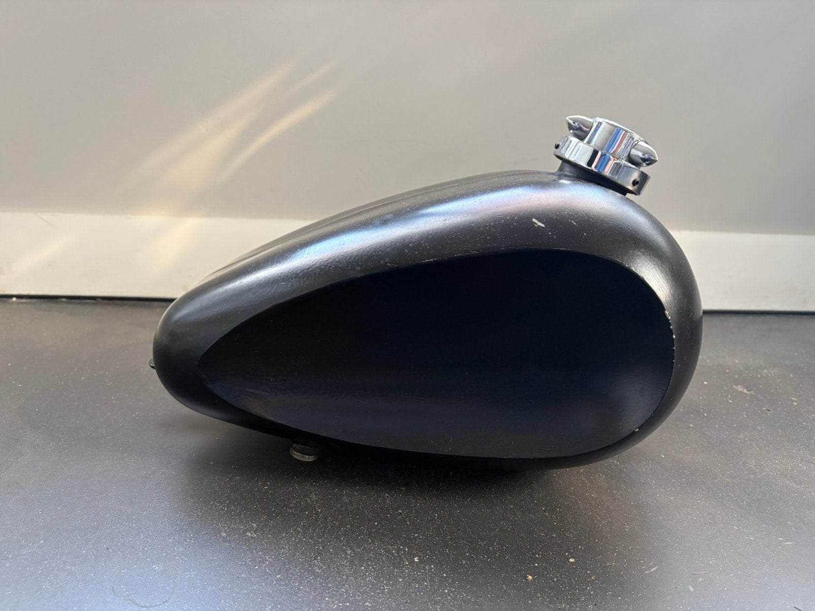 Harley Davidson custom handmade chopper tank met rib, Ophalen of Verzenden, Gebruikt