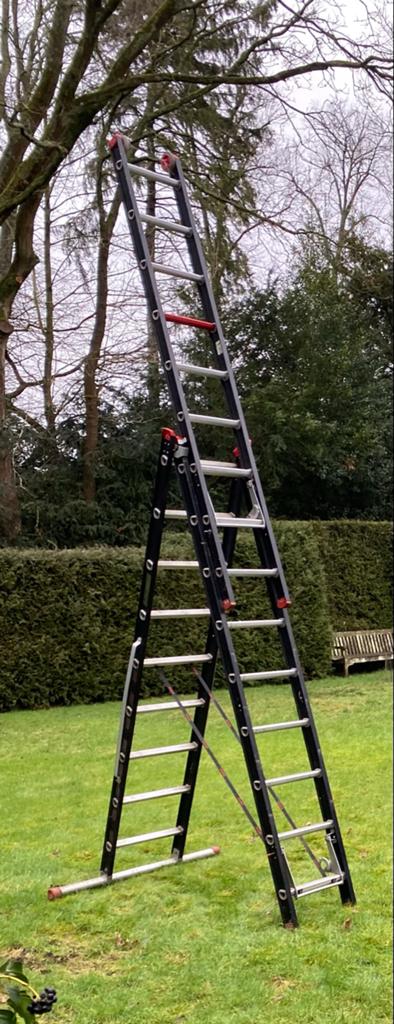 Stevige uitschuifbare ladder Altrex, Doe-het-zelf en Verbouw, Ladders en Trappen, Ophalen, Gebruikt, Ladder, Opvouwbaar of Inschuifbaar