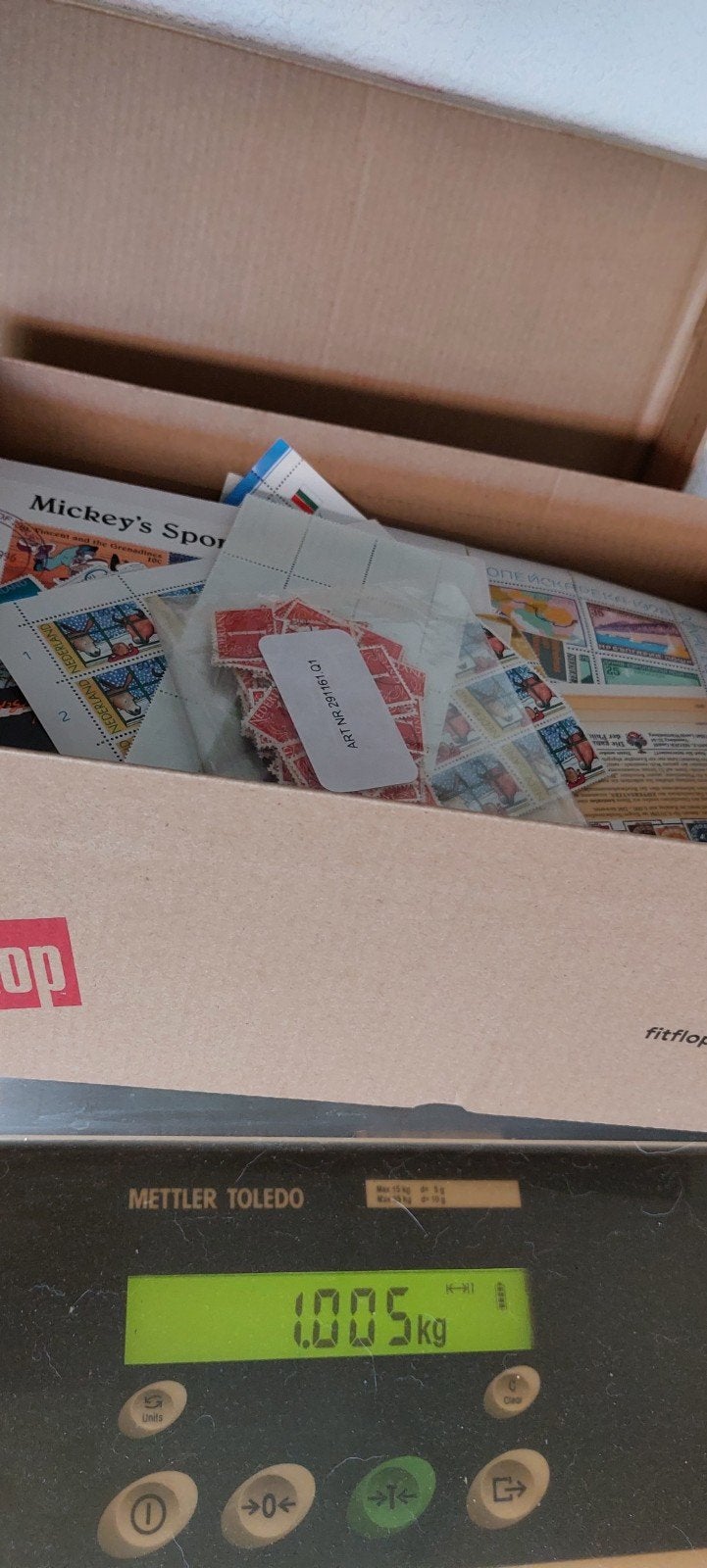 Doos postzegels wereld mix 1kilo, Ophalen of Verzenden, Nederland en Buitenland