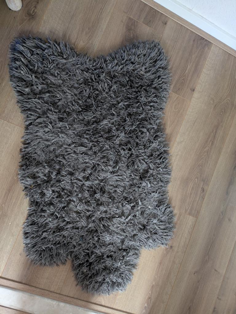 Zacht en warm nep schapenvacht kleedje - Grijs, Huis en Inrichting, Gebruikt, 50 tot 100 cm, 50 tot 100 cm, Ophalen of Verzenden