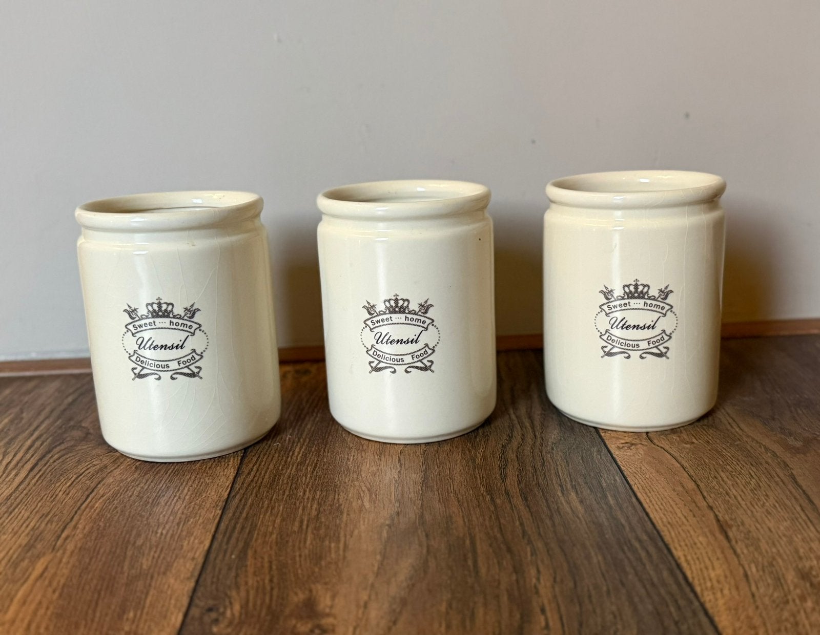 Drie cremekleurige voorraadpotten., Pot, Bus of Blik, Ophalen of Verzenden, Zo goed als nieuw, Steen/keramiek