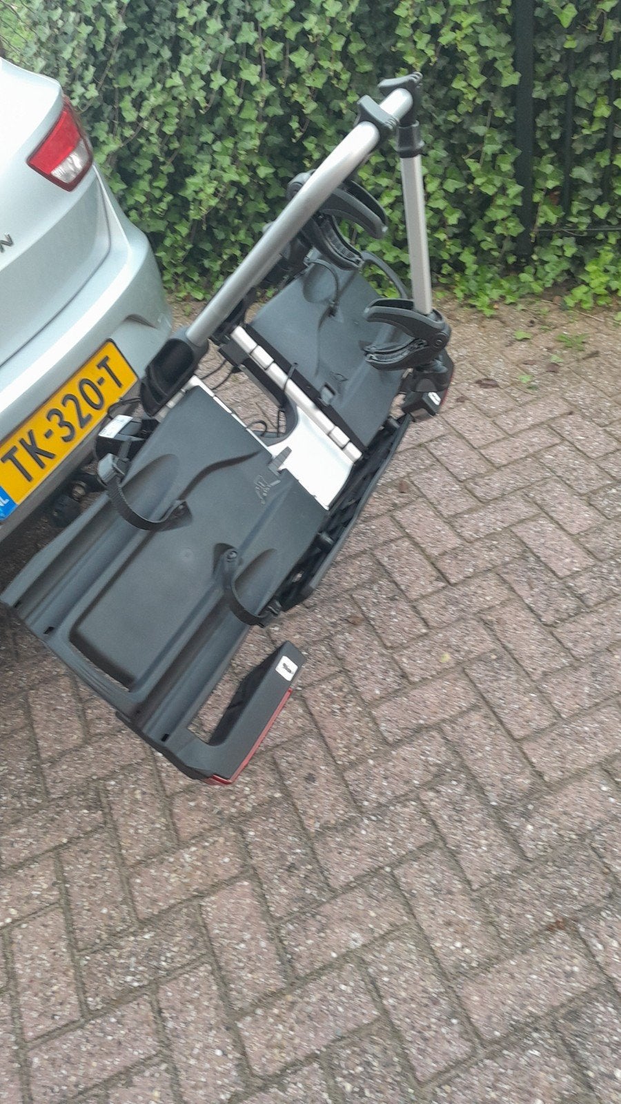 Thule EasyFold 932 kantelbare fietsendrager voor e-bikes, Ophalen, Zo goed als nieuw, Brede banden, 2 fietsen