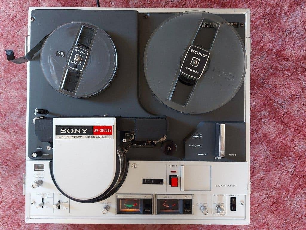 2 * Sony reel-to-reel videorecorders CV-2100 ACE AV-3670 CE, Ophalen, Defecte bandrecorder