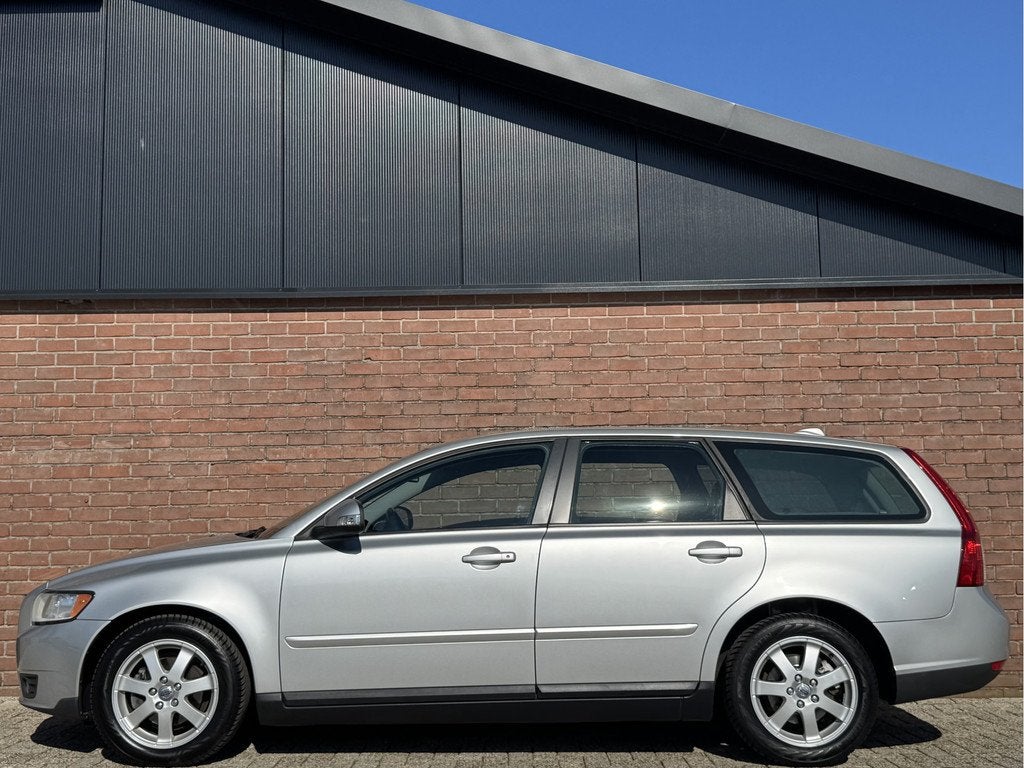 Volvo V50 1.8 SPORT | NL-AUTO! | CRUISE! | CLIMA! (bj 2010), Voorwielaandrijving, Gebruikt, Zwart, 4 cilinders