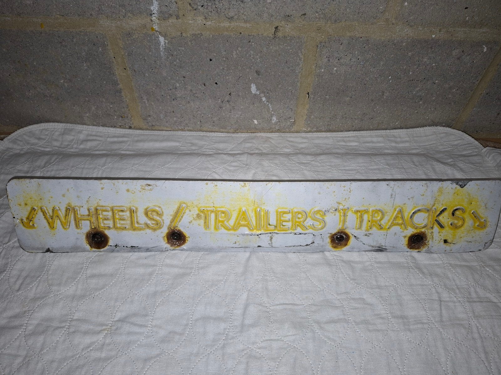 Origineel, alu sign 'Wheels/Trailers/Tracks' Sign - Militar, Ophalen of Verzenden, Landmacht, Amerika, Overige typen