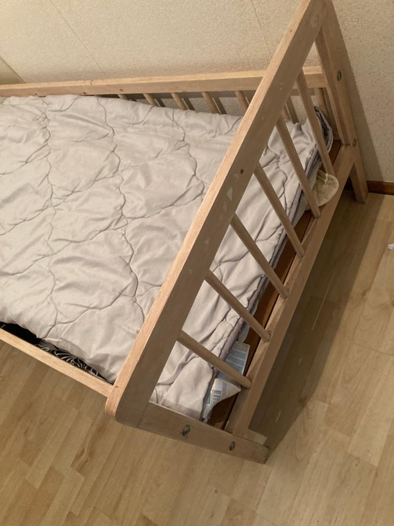 Peuterbed. 150 x80 met nieuwe goede matras, Ophalen of Verzenden, Zo goed als nieuw, Eenpersoons, Hout