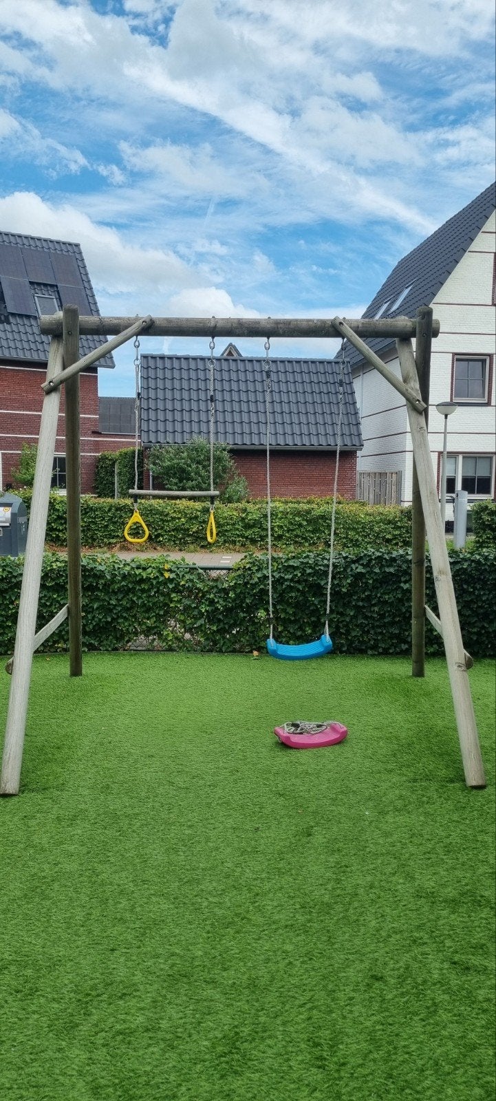 Houten schommel met 2 zitjes en een rekstok, Kinderen en Baby's, Speelgoed | Buiten | Speeltoestellen, Ophalen, Gebruikt, Schommel