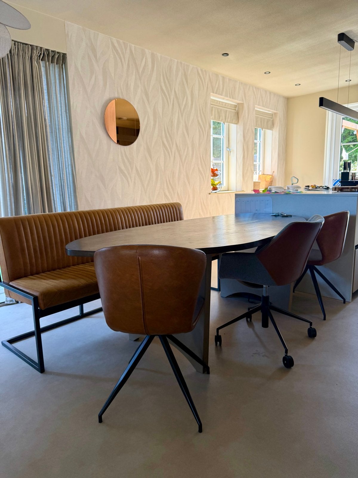 Eetkamerset: Bankje 180cm met draaistoel en 2 stoelen, Ophalen, Gebruikt, Bruin, Leer