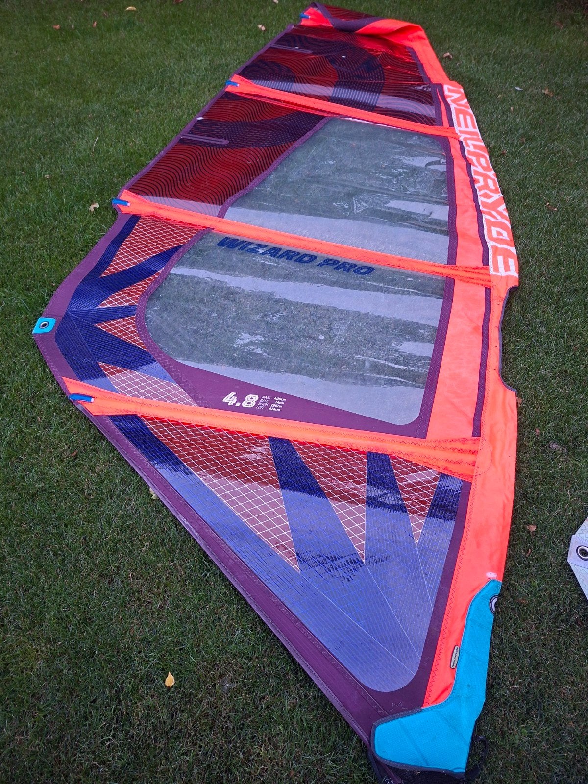 Neilpryde Wizard Pro 4.8 windsurfzeil, Watersport en Boten, Windsurfen, Ophalen, 3.5 tot 5 m², Zo goed als nieuw, Neilpryde