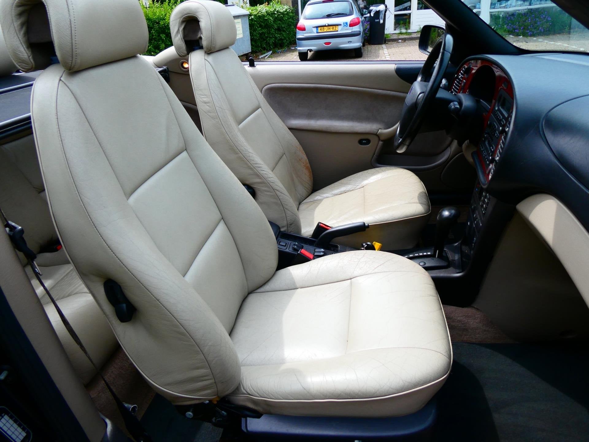 Saab 900 Cabrio 2.5 V6 SE 170pk Automaat Clima Leder Keurige, Auto's, Gebruikt, Cabriolet, 2498 cc, Leder