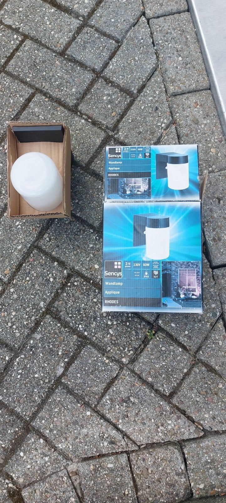 Sencys Rhodes Wandlamp - Mat Zwart/Wit, E27, IP44, Huis en Inrichting, Kunststof, Zwart, Geschikt voor buiten, Nieuw
