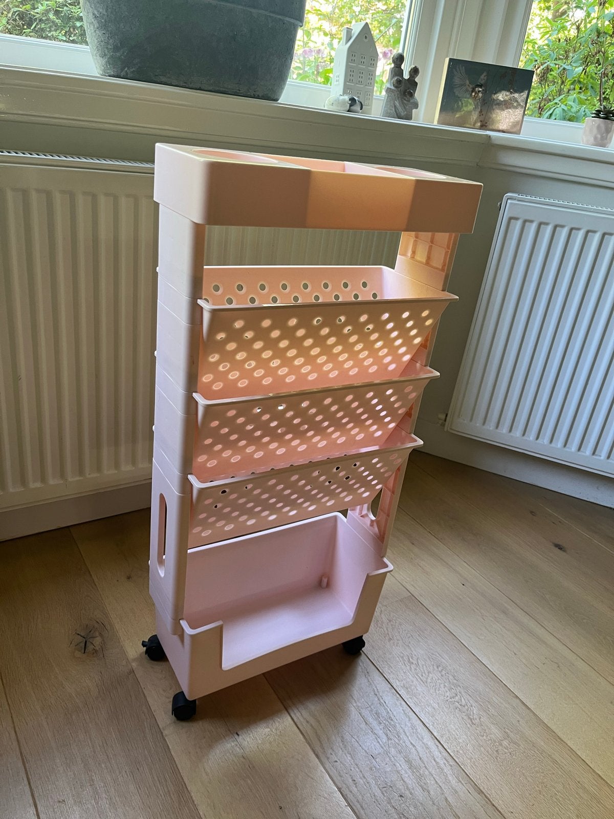 Roze opbergrek op wieltjes met 3 manden, Ophalen, Gebruikt