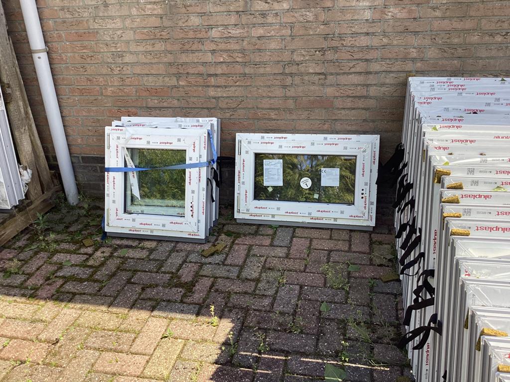 Kunststof kozijnen 50 h x 80 br en 60 x 60. WC raam., Ophalen, Nieuw