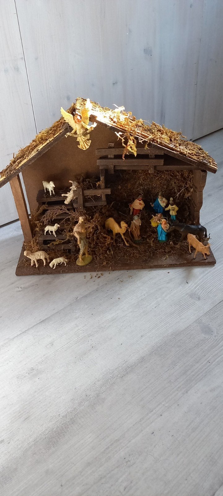 Complete Ouderwetse kerststal van hout., Diversen, Ophalen