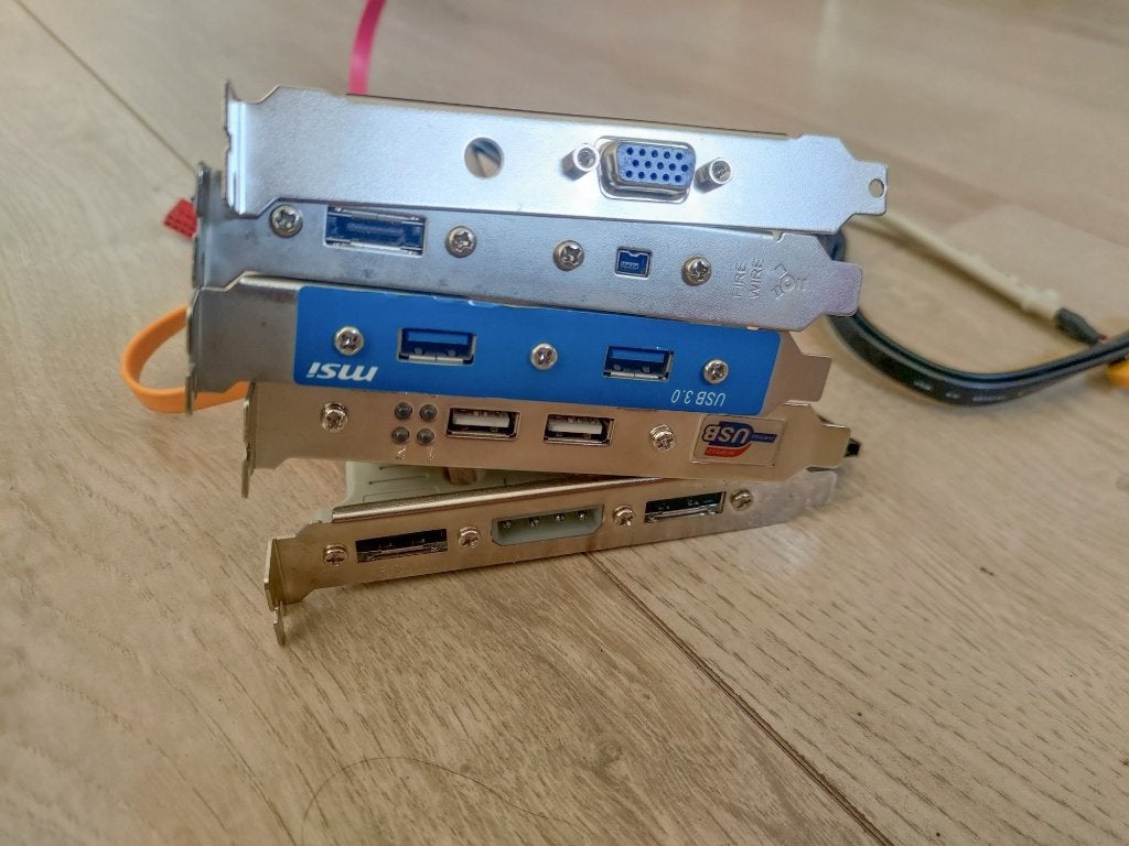 5x moederbord poort brackets VGA, USB, eSATA, FireWire, Ophalen of Verzenden, Gebruikt, Overige typen
