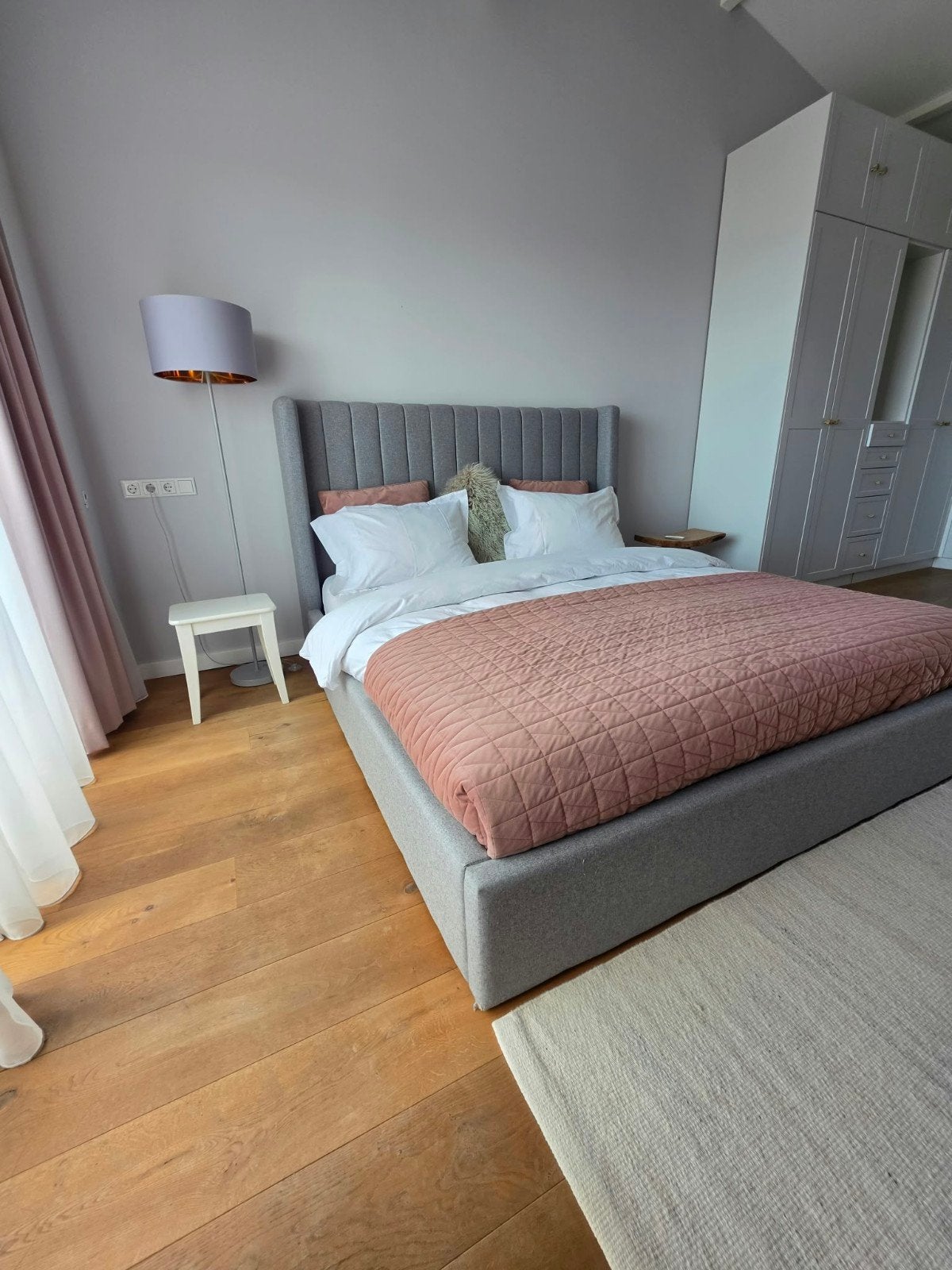 Tweepersoonsbed met opbergruimte onder matras
