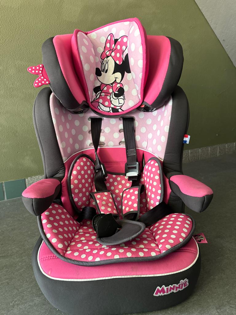 Minnie Mouse Kinderautostoel - Roze met stippen, Kinderen en Baby's, Autogordel, Zijbescherming, Zo goed als nieuw, 9 t/m 36 kg