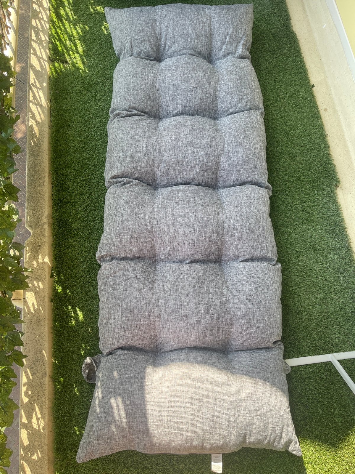 Gray Tufted Outdoor Lounge Cushion, Tuin en Terras, Tuinmeubel-accessoires, Ophalen, Zo goed als nieuw