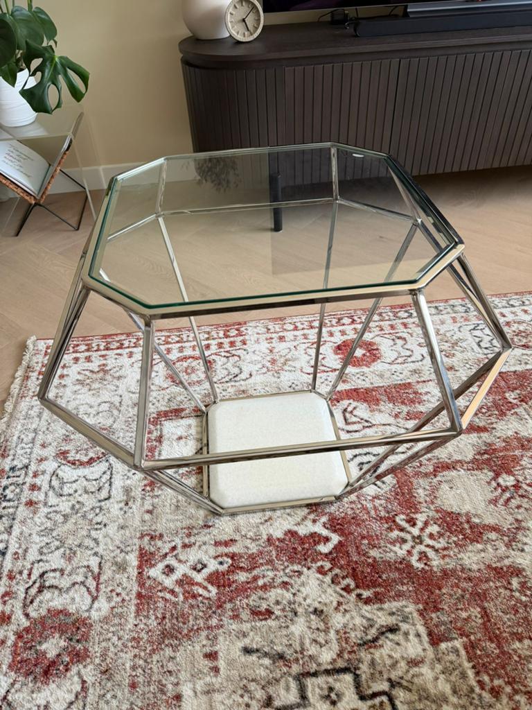 Moderne glazen salontafel met metalen frame, Huis en Inrichting, Tafels | Salontafels, 100 tot 150 cm, Overige vormen, Minder dan 50 cm