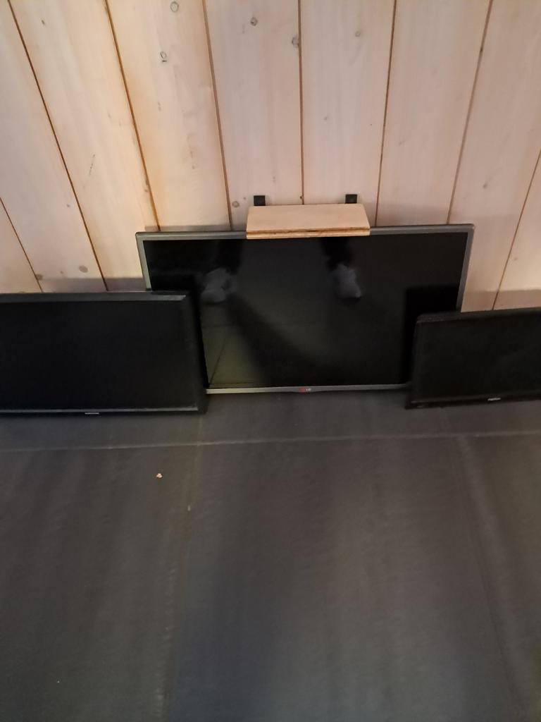 Hierbij verkoop ik mijn campingtv met LG Samsung tv monitor, Ophalen of Verzenden