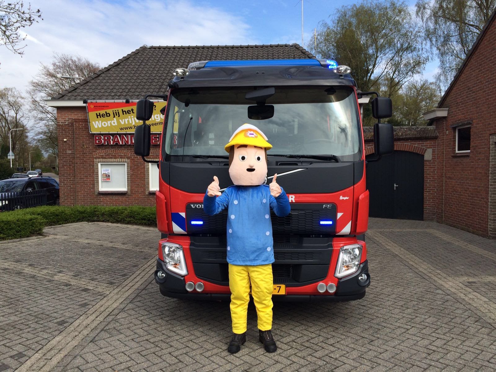 Brandweerman sam mascotte te koop!, Ophalen of Verzenden, Zo goed als nieuw, Carnaval