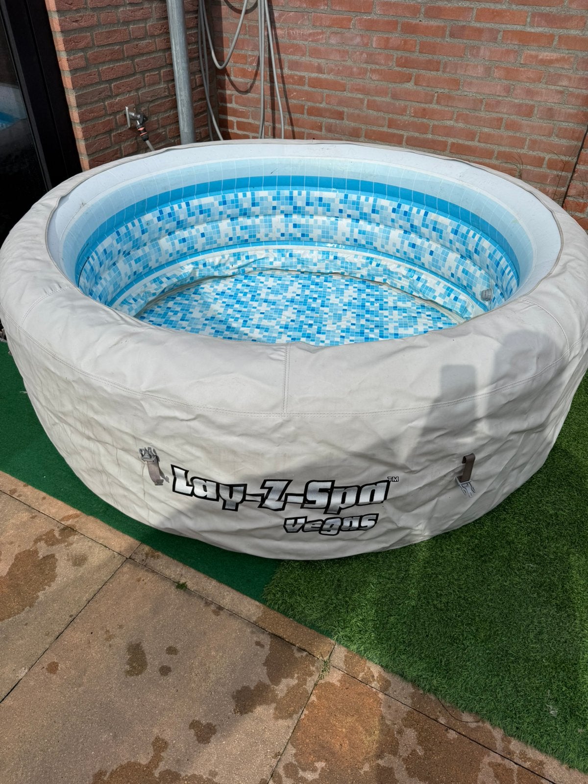 Bestway lay z spa vegas ( opblaas jacuzzi), Tuin en Terras, Bubbelbaden en Hottubs, Ophalen, Gebruikt, Filter, Opblaasbaar
