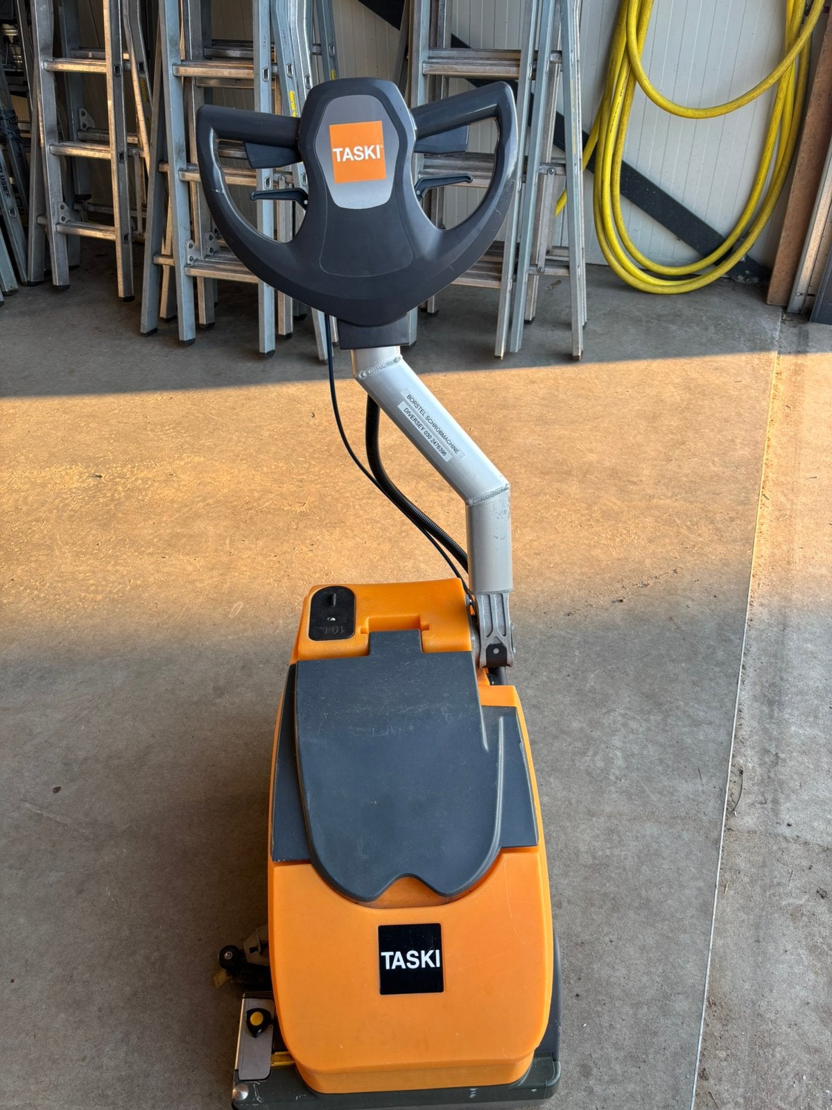 Taski, Doe-het-zelf en Verbouw, Reinigingsmachines, Ophalen of Verzenden, Zo goed als nieuw, Schrobmachine