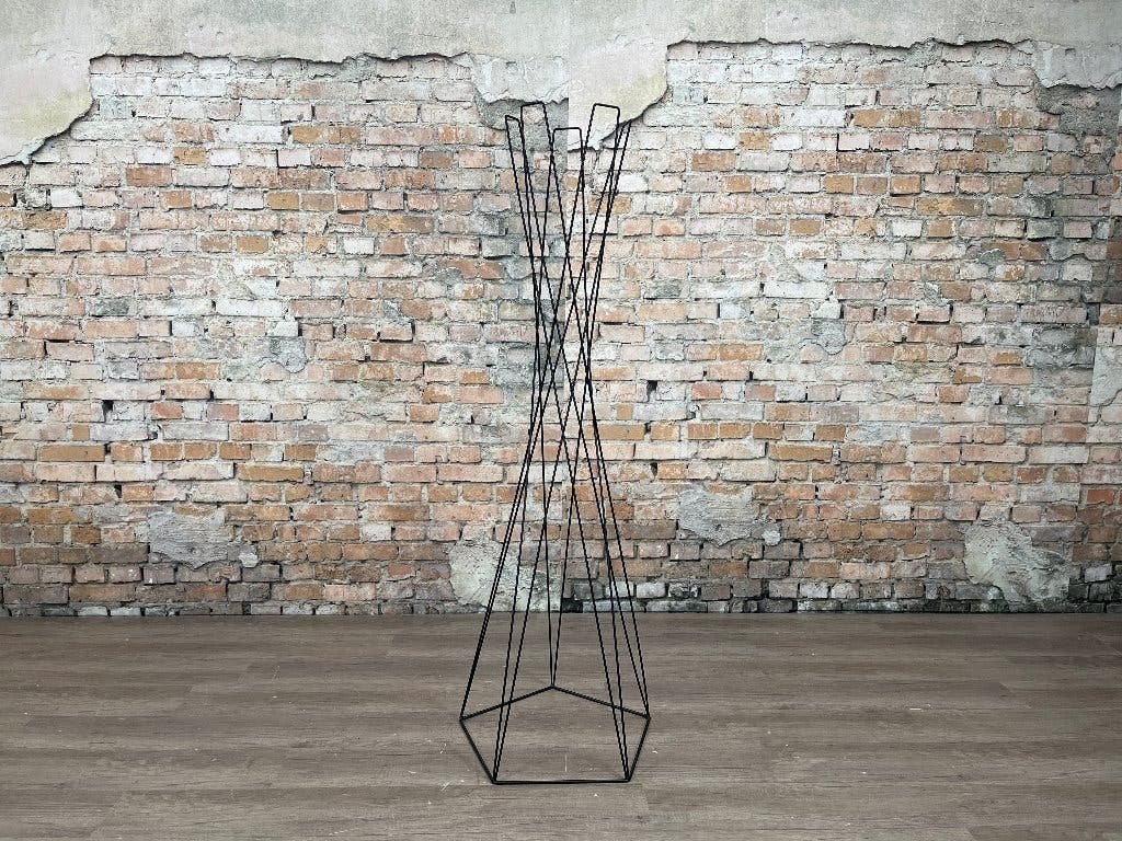 Cascando Basket Coat Stand – Zwart | Peter van de Water