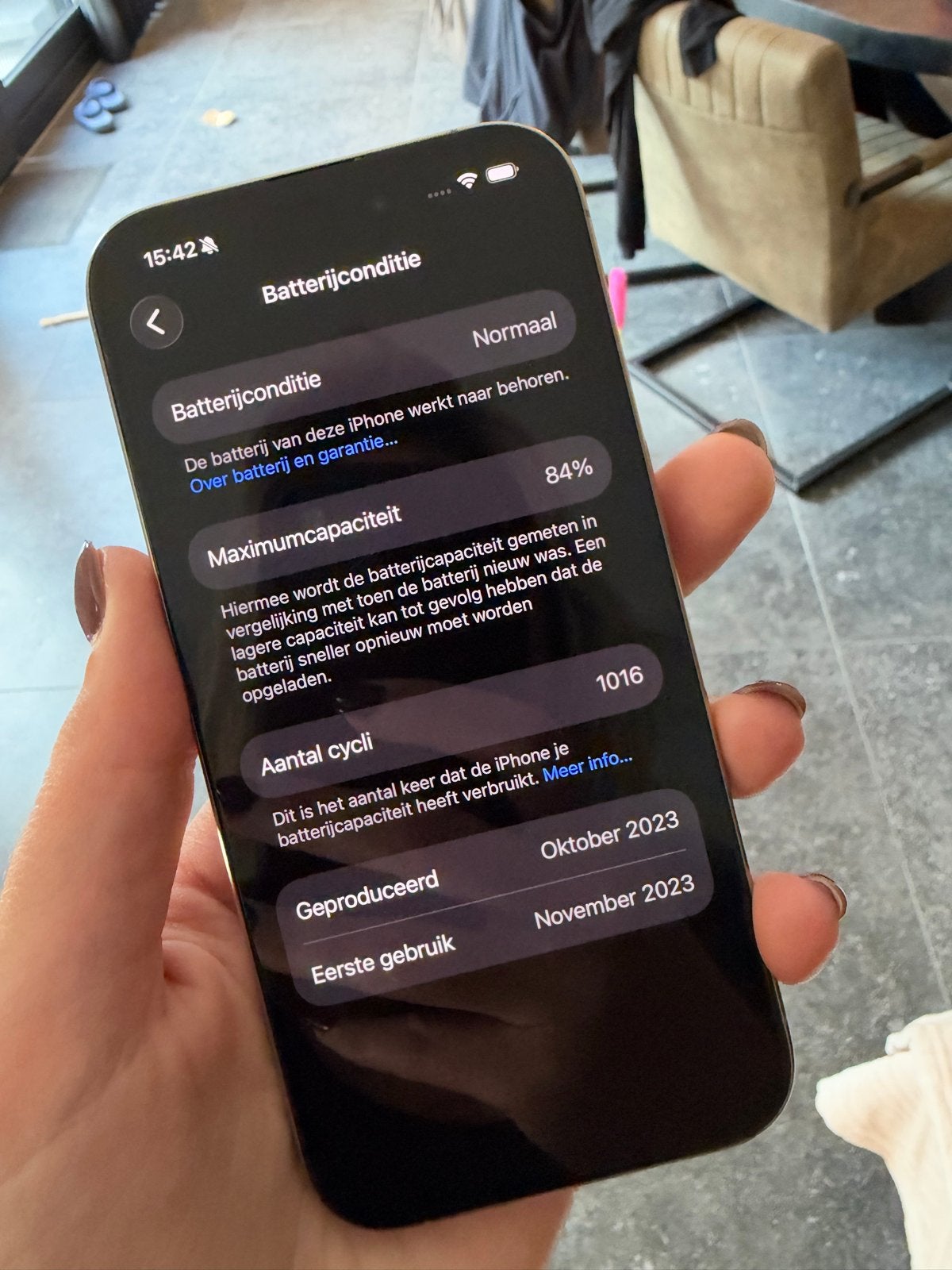 Foto 13 van iPhone 15 Pro - 512 GB - Lichte krasjes, 84% batterij