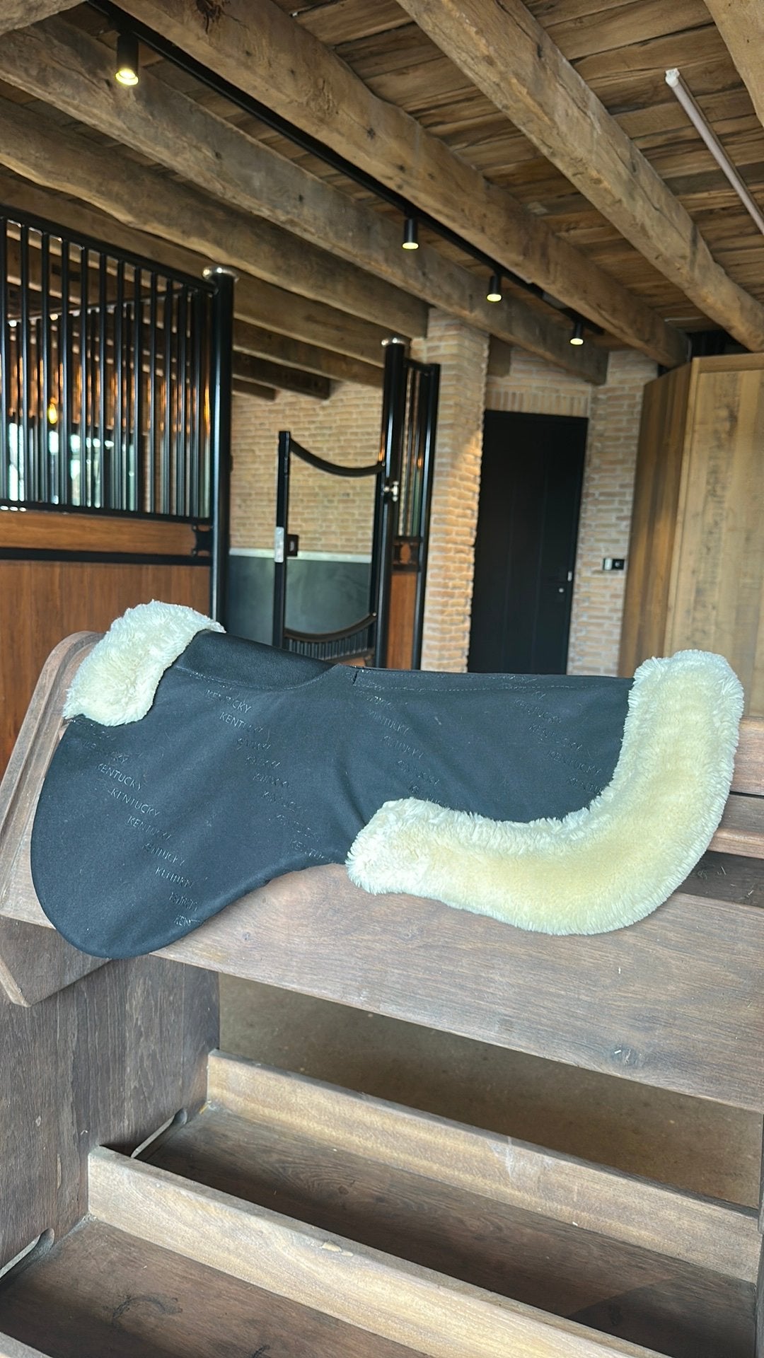 Tk: Anatomische onderlegger zwart Kentucky, Gebruikt, Ophalen of Verzenden, Kentucky, Zadelpad