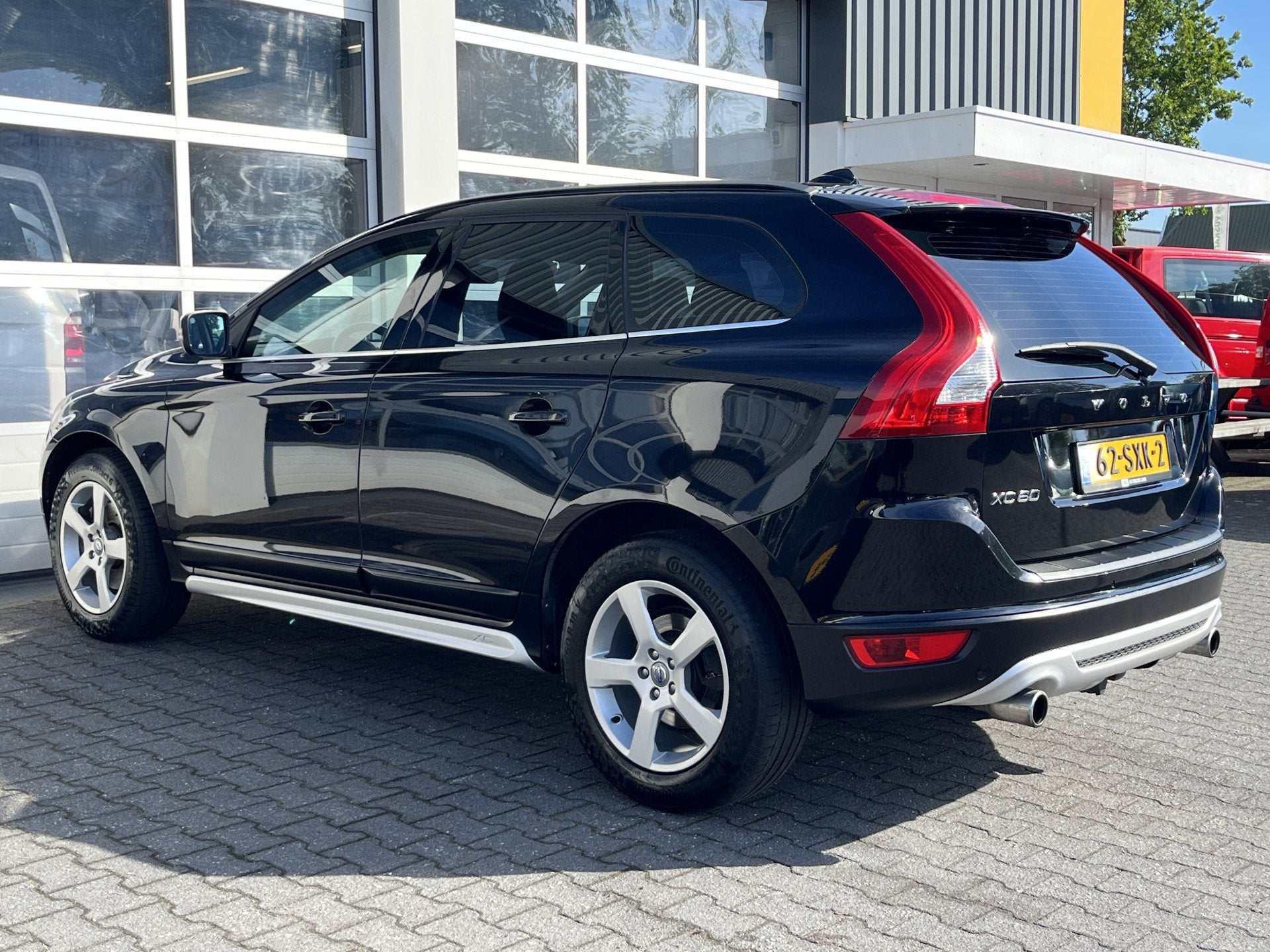 Volvo XC60 2.0 D3 R-Design Airco Cruise controle Leder Trekh, Auto's, Volvo, Voorwielaandrijving, Euro 5, 1624 kg, Gebruikt