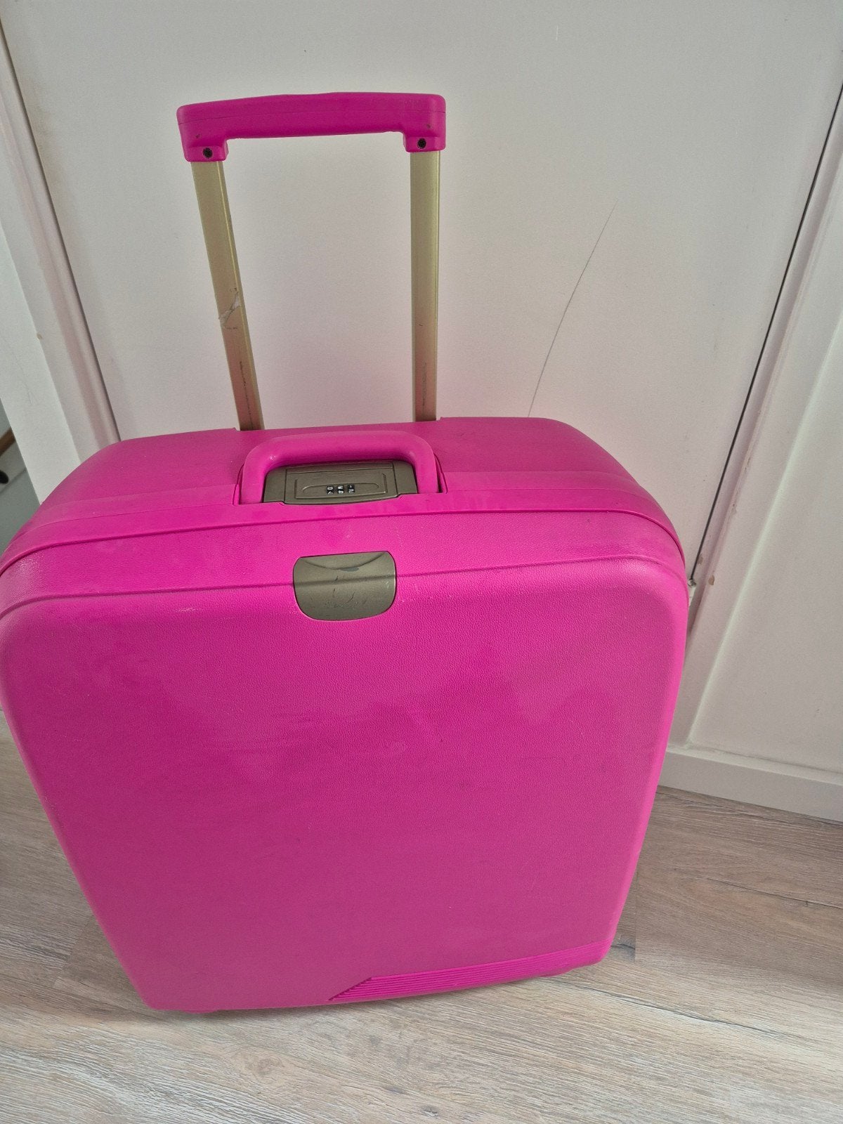 Roze rolkoffer met vier wieltjes, Sieraden, Tassen en Uiterlijk, Tassen | Reistassen en Weekendtassen, Ophalen