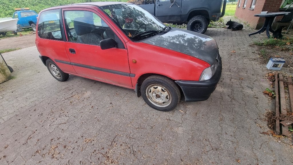 Gezocht Suzuki Alto spatbord LV rood., Ophalen, Suzuki, Spatbord