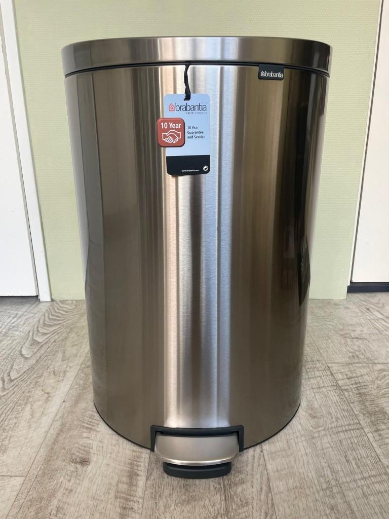 Brabantia pedaalemmer FlatBack+ 40L, Ophalen, Met pedaal, 50 tot 75 cm, Nieuw