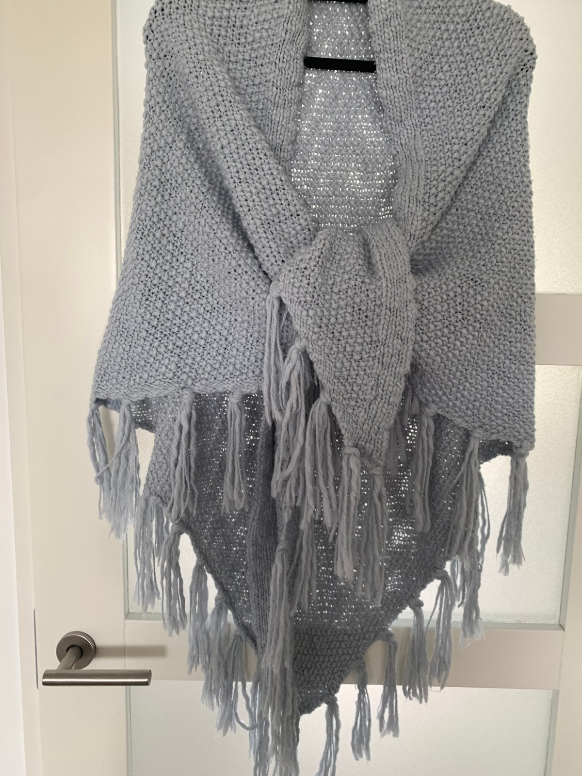 Mooie warme licht blauwe omslagdoek, Kleding | Dames, Ophalen of Verzenden, Zo goed als nieuw, Maat 46/48 (XL) of groter, Sjaal