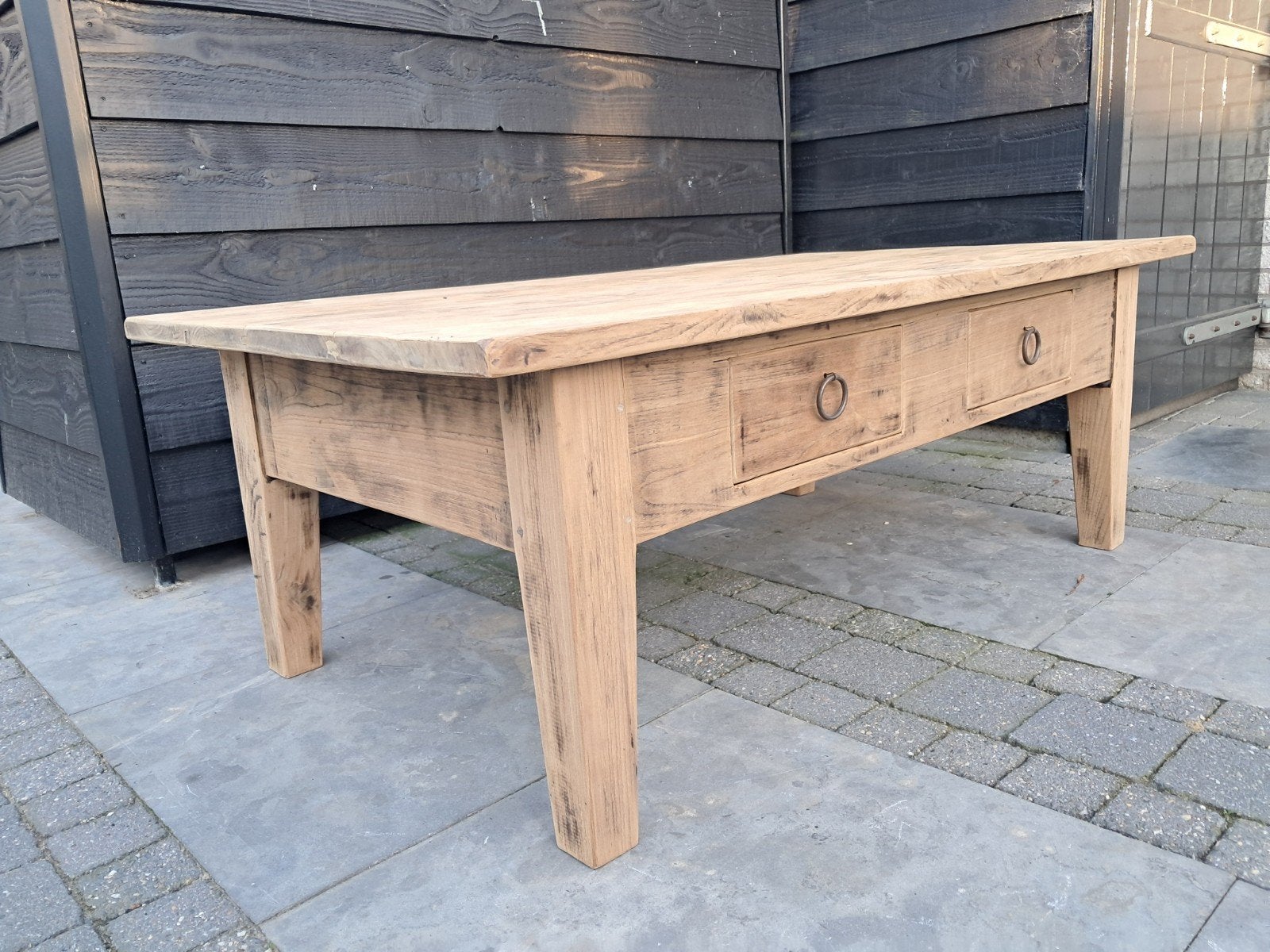 Robuuste houten salontafel met lades, Antiek en Kunst, Ophalen of Verzenden